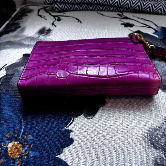 πRalph Lauren Fuchsia Croc-Embossed Wristletπππππππππππππππππππ - Picture 7 of 7
